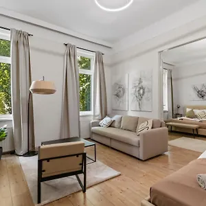 Stylish Apartment, Next To Schloss Belvedere Daire