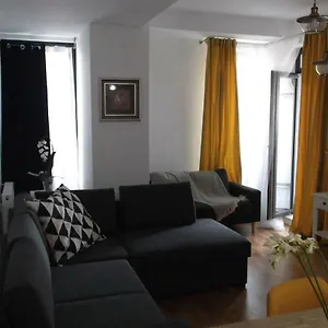 rezervați aici